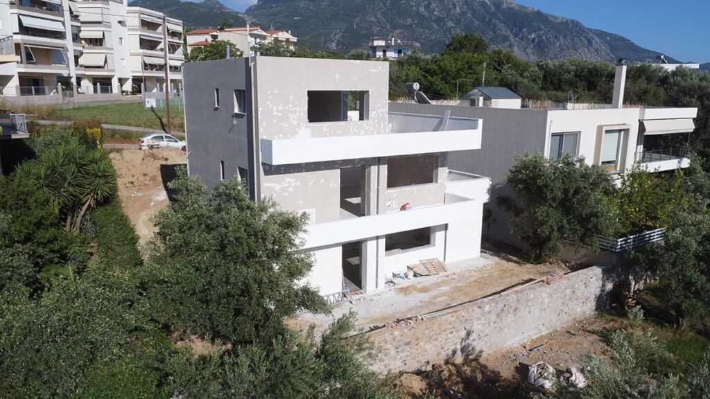Τριώροφη οικοδομή δύο κατοικιών Καλαμάτα - Κατασκευαστική εταιρεία Kapa Engineering - Drone 1